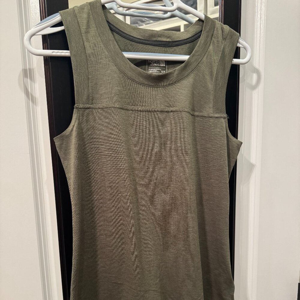North Face top